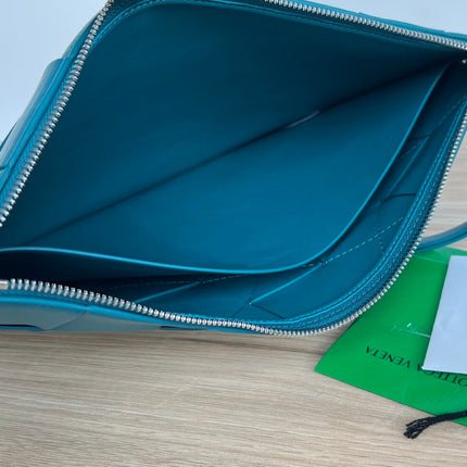 LARGE CASSETTE POUCH 35 IN LAGOON BLUE CALFSKIN