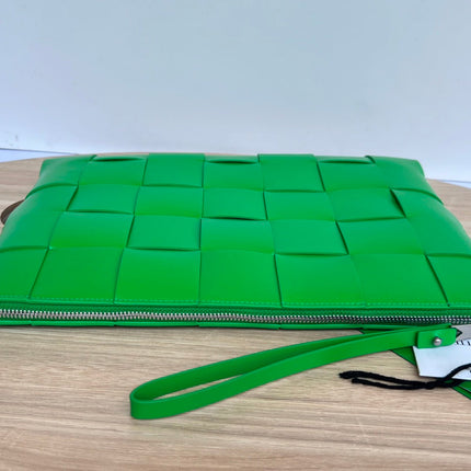 LARGE CASSETTE POUCH 35 IN MALACHITE GREEN CALFSKIN