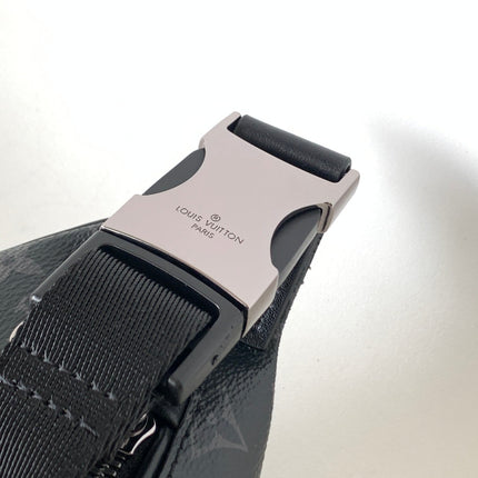 LV 25S DISCOVERY BUMBAG 44 IN BLACK MONOGRAM ECLIPSE CALFSKIN