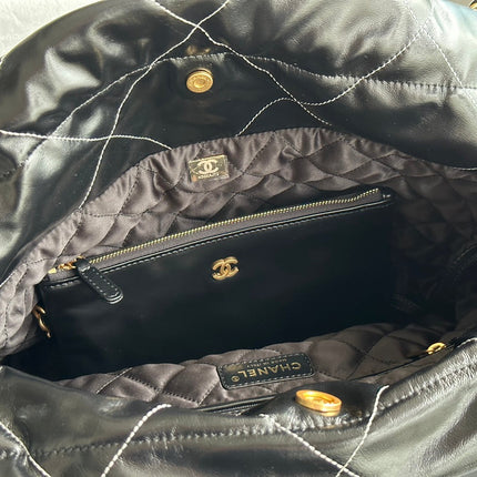 CC MEDIUM 37 HANDBAG IN BLACK SHINY CALFSKIN GOLD HARDWARE
