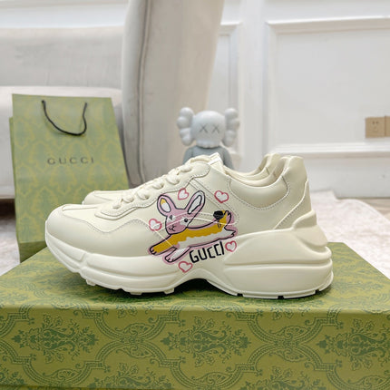 GG RHYTON TRAINER WHITE LAMBSKIN WITH FOX ICON