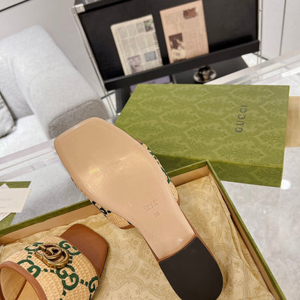 GG EXCLUSIVE SLIDE SANDAL CARAMEL SEDGE