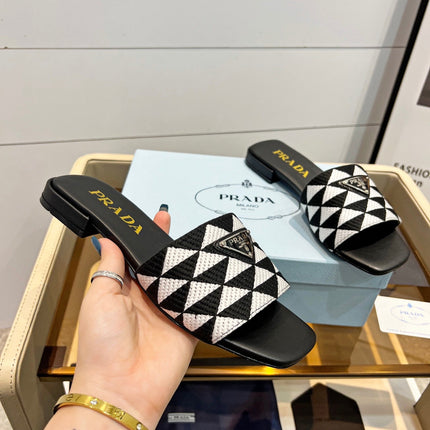 PRA EMBROIDERED SLIDES FLAT BLACK AND WHITE FABRIC