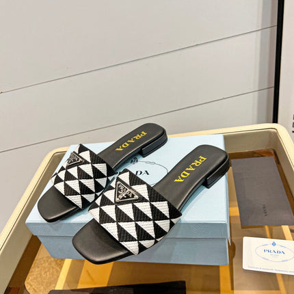 PRA EMBROIDERED SLIDES FLAT BLACK AND WHITE FABRIC