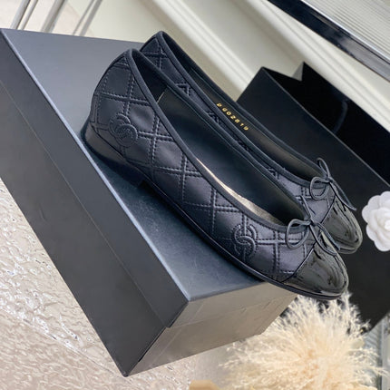 BALLET FLAT GLOSSY BLACK LAMBSKIN