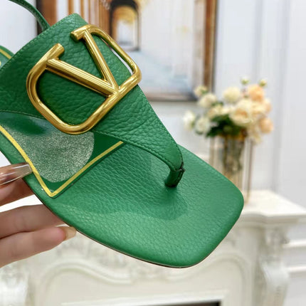 THONG SANDALS IN EMERALD GREEN CALFSKIN WITH GOLD LOGO