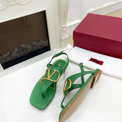THONG SANDALS IN EMERALD GREEN CALFSKIN WITH GOLD LOGO