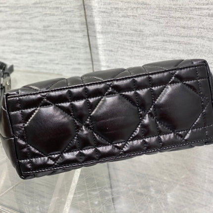 TRAVEL NOMAD POUCH 22 IN BLACK MACROCANNAGE LAMBSKIN