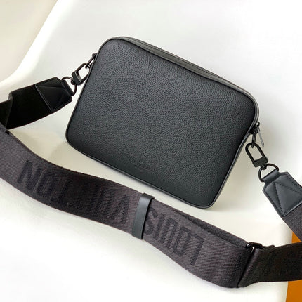 LV 25S FASTLINE MESSENGER BAG 23 IN BLACK CALFSKIN