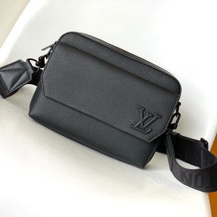 LV 25S FASTLINE MESSENGER BAG 23 IN BLACK CALFSKIN