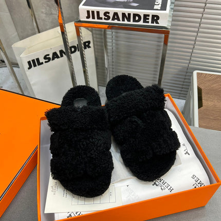 CHYPRE SLIPPERS IN BLACK LAMB WOOL