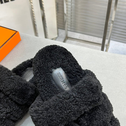 CHYPRE SLIPPERS IN BLACK LAMB WOOL