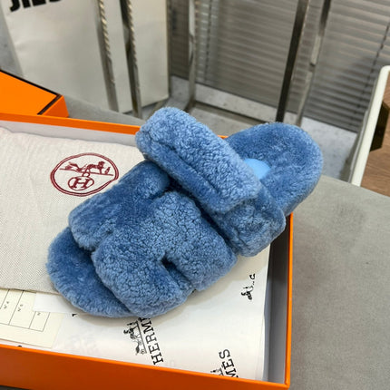 CHYPRE SLIPPERS IN AZURE BLUE LAMB WOOL