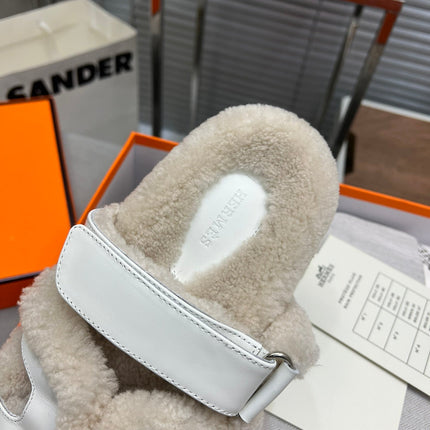 CHYPRE SLIPPERS IN BEIGE LAMB WOOL AND WHITE CALFSKIN