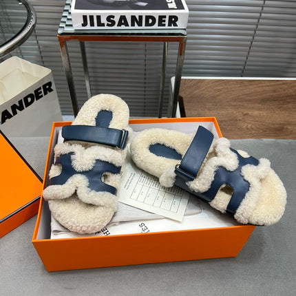 CHYPRE SLIPPERS IN BEIGE LAMB WOOL AND CLASSIC BLUE CALFSKIN