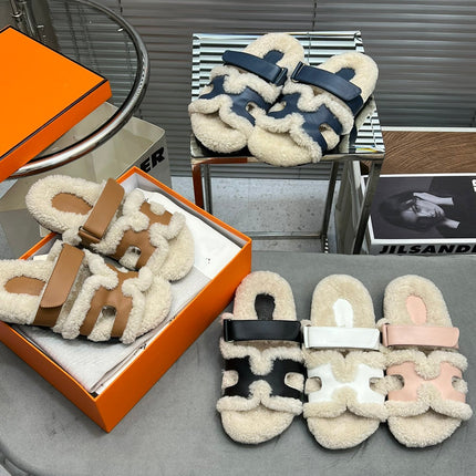 CHYPRE SLIPPERS IN BEIGE LAMB WOOL AND CLASSIC BLUE CALFSKIN