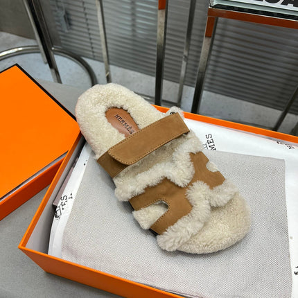 CHYPRE SLIPPERS IN BEIGE LAMB WOOL AND PERU BROWN SUEDE