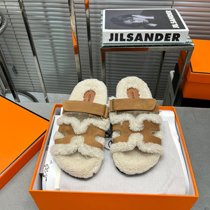 CHYPRE SLIPPERS IN BEIGE LAMB WOOL AND PERU BROWN SUEDE