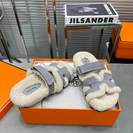 CHYPRE SLIPPERS IN BEIGE LAMB WOOL AND COOL GRAY SUEDE