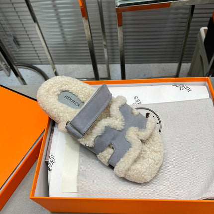CHYPRE SLIPPERS IN BEIGE LAMB WOOL AND COOL GRAY SUEDE