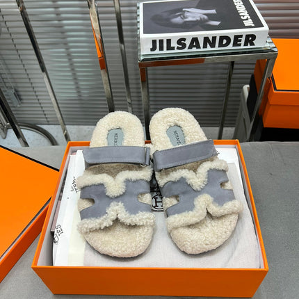 CHYPRE SLIPPERS IN BEIGE LAMB WOOL AND COOL GRAY SUEDE