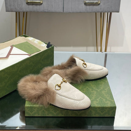 HORSEBIT MULE IN WHITE EMBOSSED CALFSKIN AND LAMB WOOL LINING