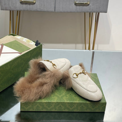 HORSEBIT MULE IN WHITE EMBOSSED CALFSKIN AND LAMB WOOL LINING