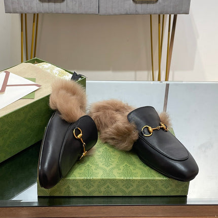 HORSEBIT MULE IN BLACK CALFSKIN AND LAMB WOOL LINING