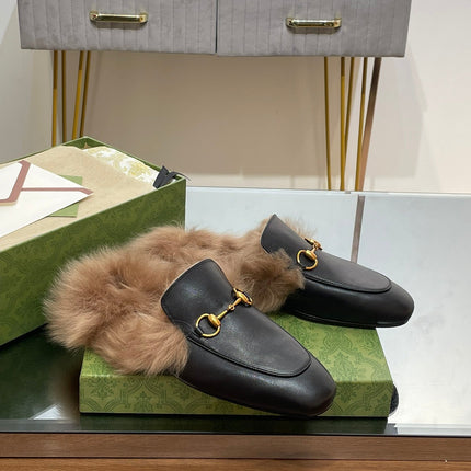 HORSEBIT MULE IN BLACK CALFSKIN AND LAMB WOOL LINING