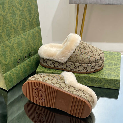 GG MOLLY MULE IN PEANUT BROWN MONOGRAM JACQUARD FABRIC AND SHEARLING LINING