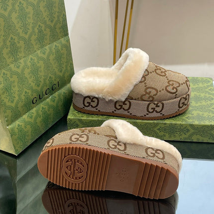 GG MOLLY MULE IN CAMEL BROWN MONOGRAM JACQUARD FABRIC AND SHEARLING LINING