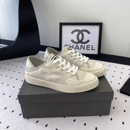 CASUAL SHOES IN GREY LAMBSKIN