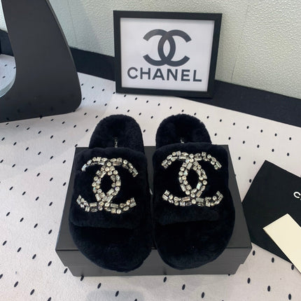 THICK-SOLED SLIPPERS IN BLACK SHEEP WOOL