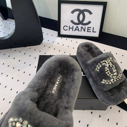 THICK-SOLED SLIPPERS IN GREY SHEEP WOOL