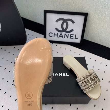 CC RHINESTONE LETTER SLIPPERS BEIGE LAMBSKIN