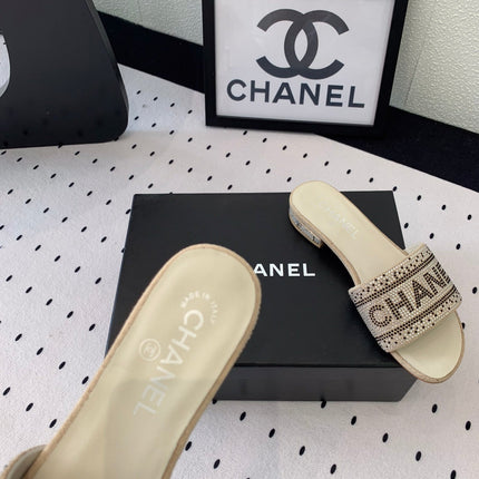 CC RHINESTONE LETTER SLIPPERS BEIGE LAMBSKIN