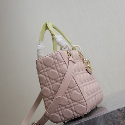 LADY BAG 24 IN BABY PINK QUILTED MACROCANNAGE CALFSKIN SWAMP YELLOW STRAP