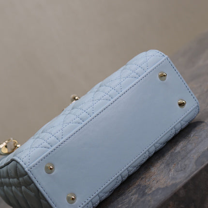 MEDIUM LADY BAG 20 IN BABY BLUE QUILTED MACROCANNAGE CALFSKIN GREEN STRAP