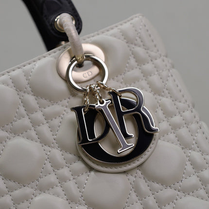 MEDIUM LADY BAG 24 IN WHITE QUILTED MACROCANNAGE CALFSKIN BLACK STRAP