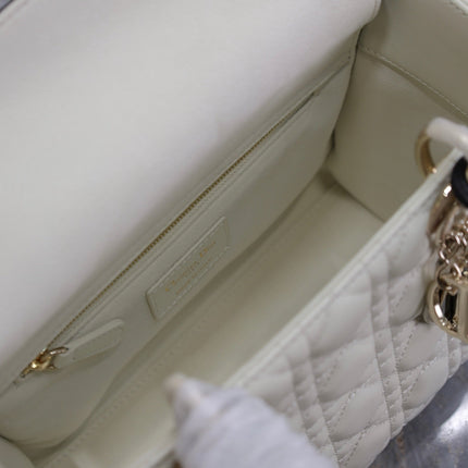 MEDIUM LADY BAG 24 IN WHITE QUILTED MACROCANNAGE CALFSKIN BLACK STRAP
