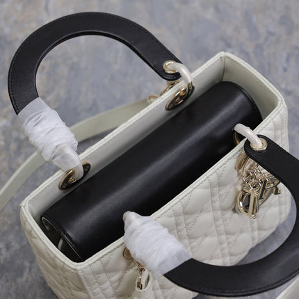 MEDIUM LADY BAG 24 IN WHITE QUILTED MACROCANNAGE CALFSKIN BLACK STRAP