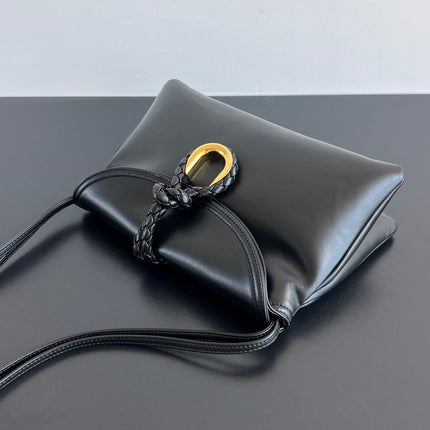 SMALL LIBERTA 27 IN BLACK SMOOTH CALFSKIN GOLD HARDWARE