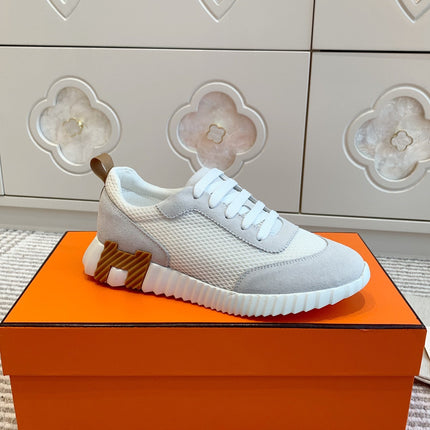 BOUNCING SNEAKER IN WHITE GRAPHIC MESH AND PASTEL GRAY SUEDE