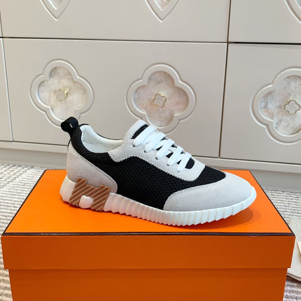 BOUNCING SNEAKER IN BLACK GRAPHIC MESH AND PASTEL GRAY SUEDE