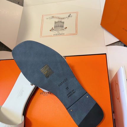 GIULIA FLAT SANDAL IN WHITE CALFSKIN