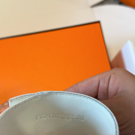 GIULIA FLAT SANDAL IN WHITE CALFSKIN