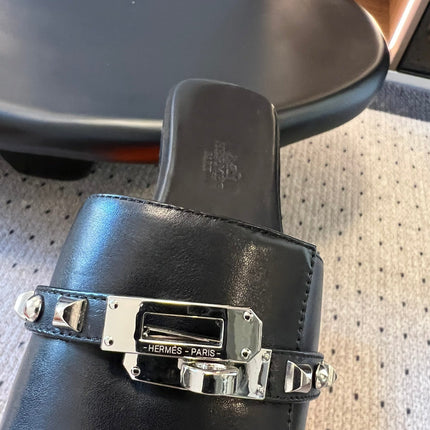 GIULIA FLAT SANDAL IN BLACK CALFSKIN