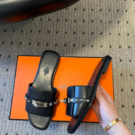 GIULIA FLAT SANDAL IN BLACK CALFSKIN