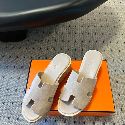 EZE SANDAL PLATFORM 85 MM IN PALE GRAY SUEDE