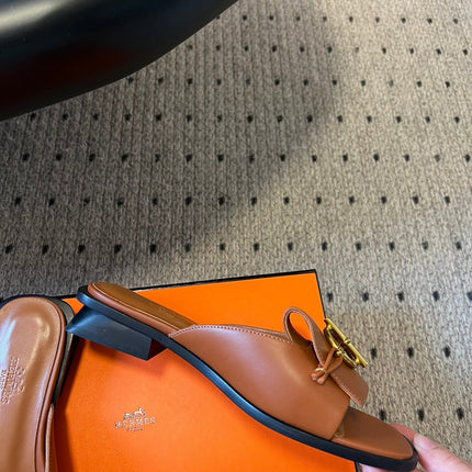 ILOT FLAT SANDAL IN BRONZE BROWN CALFSKIN